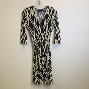 Leota Monochrome Geometric Long Sleeve Dress